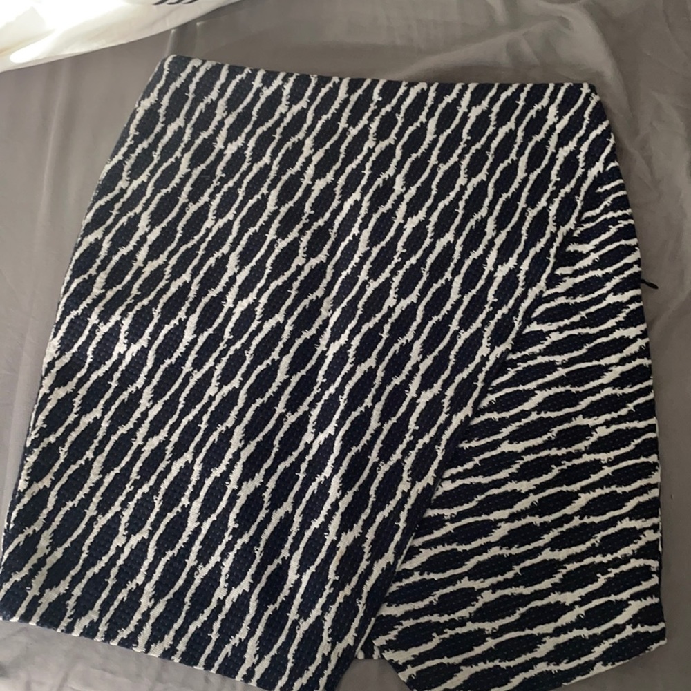 lOFT skirt with semi split in front
